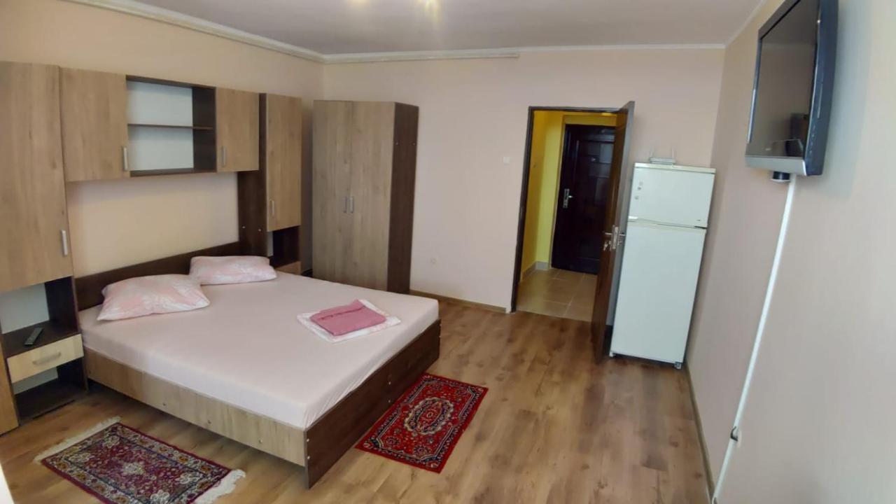サトゥ・マーレFlora Apartamentアパートメント エクステリア 写真