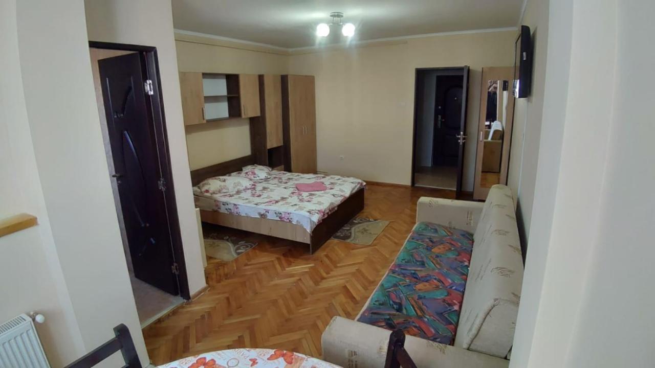 サトゥ・マーレFlora Apartamentアパートメント エクステリア 写真