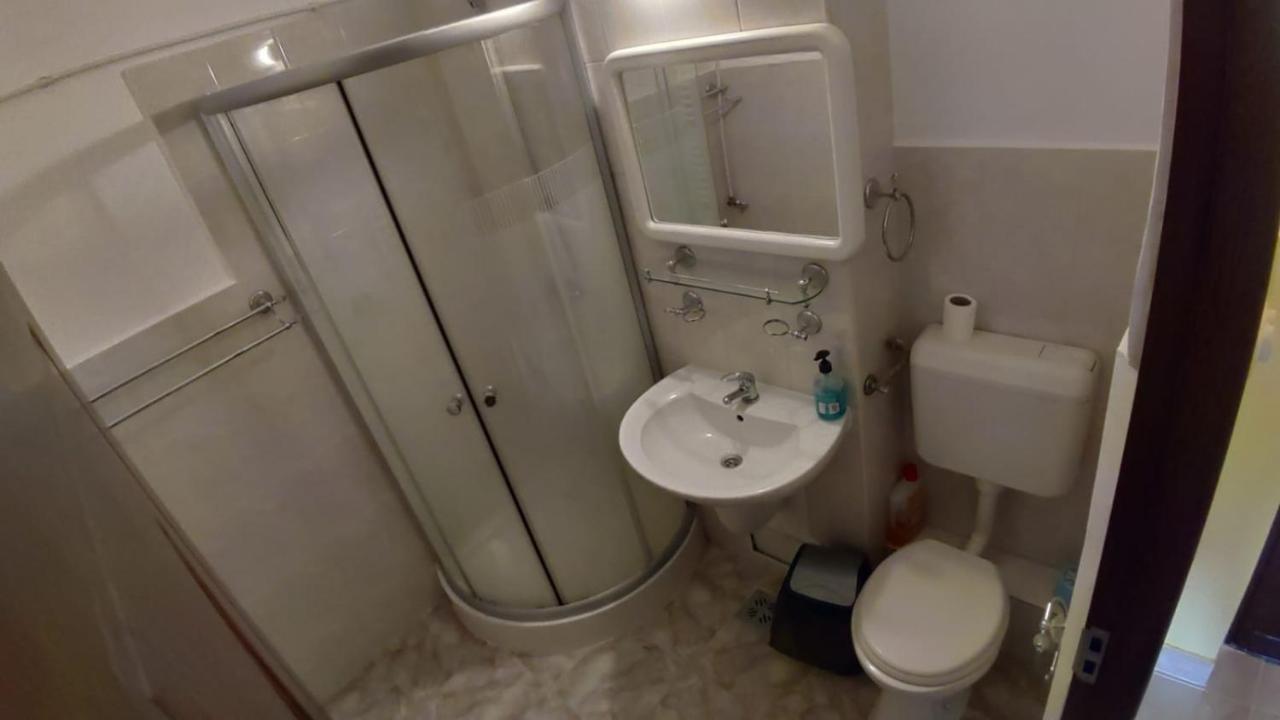 サトゥ・マーレFlora Apartamentアパートメント エクステリア 写真